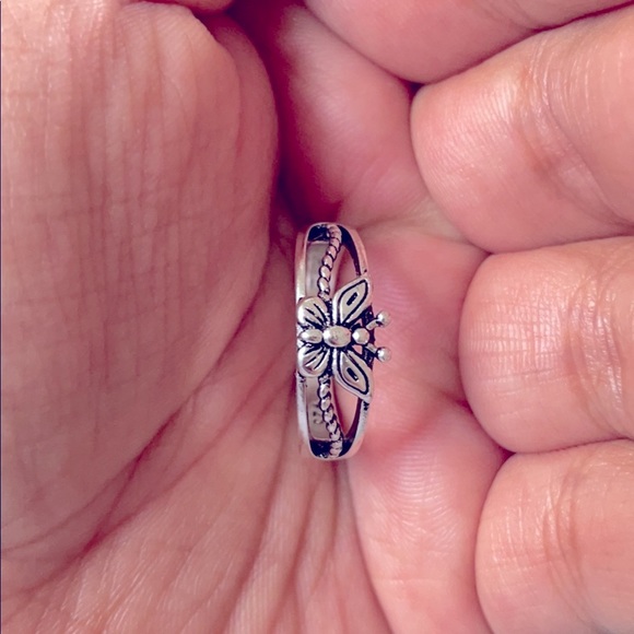 - Butterfly ring - Picture 3 of 4